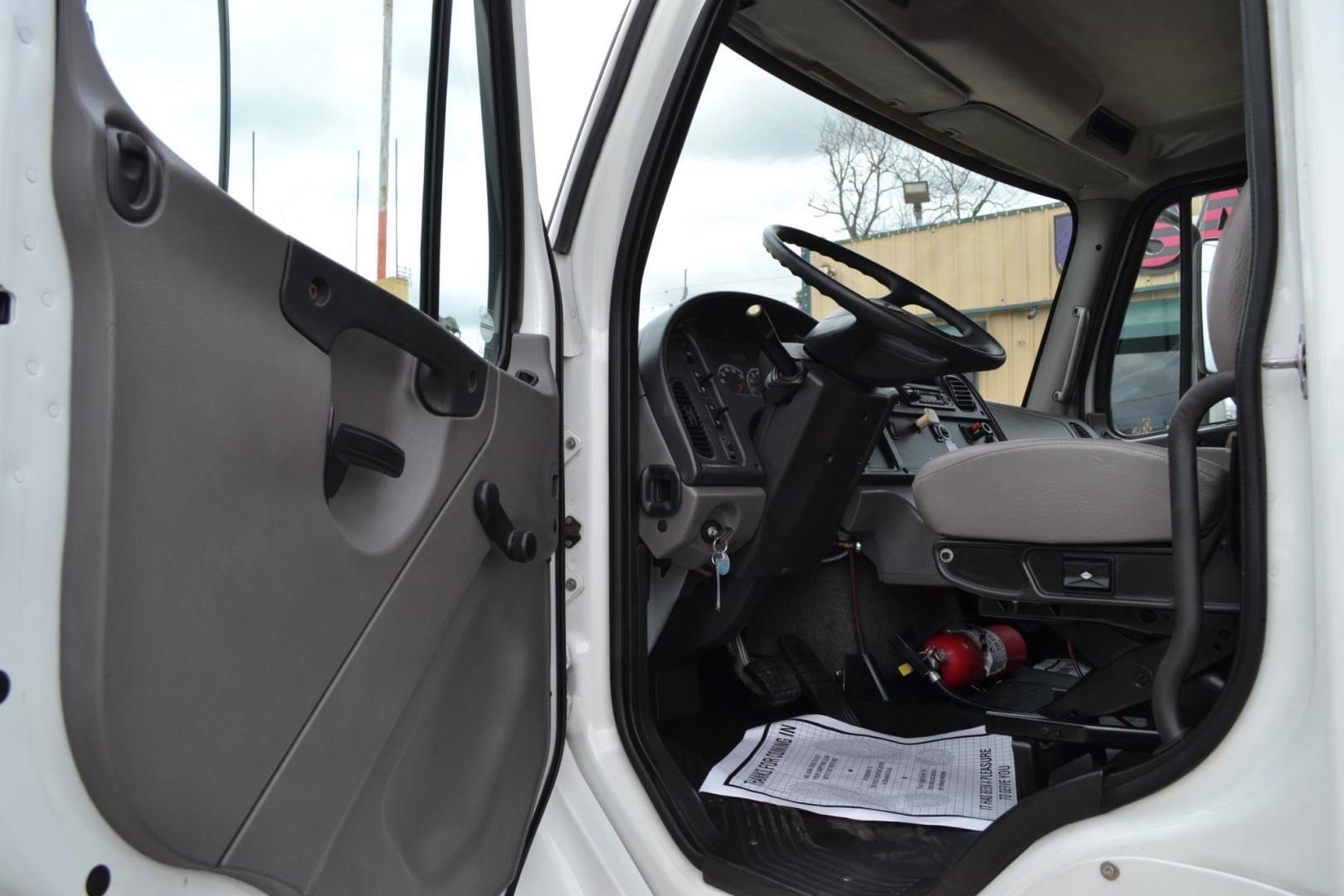 2014 WHITE /BLACK FREIGHTLINER M2-106 with an CUMMINS ISB 6.7L 240HP engine, ALLISON 2100HS AUTOMATIC transmission, located at 9172 North Fwy, Houston, TX, 77037, (713) 910-6868, 29.887470, -95.411903 - Photo#15